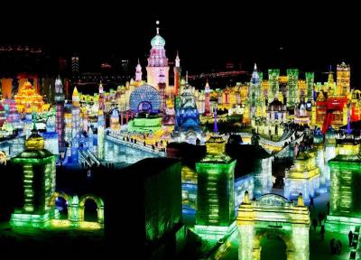 فستیوال مجسمه های یخی در شهر مملو از نورهای رنگارنگ چین