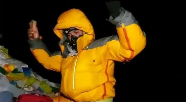 رکوردشکنی بر روی قله اورست همراه با سرود ایران