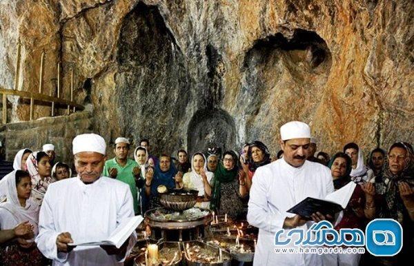 آیین مذهبی سالانه زرتشتیان ایران در زیارتگاه پیرنارکی مهریز شروع شد